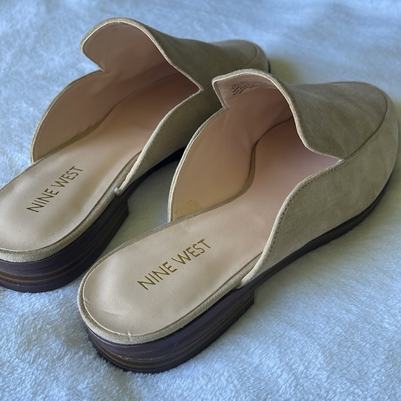 Women’s Nine West Suede Mules - Size 8 - LIKE NEW in Very Great Condition!! - Picture 5 of 12
